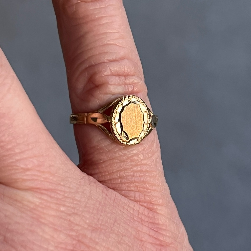 14k yellow gold engravable Initial ring, sz 5.75